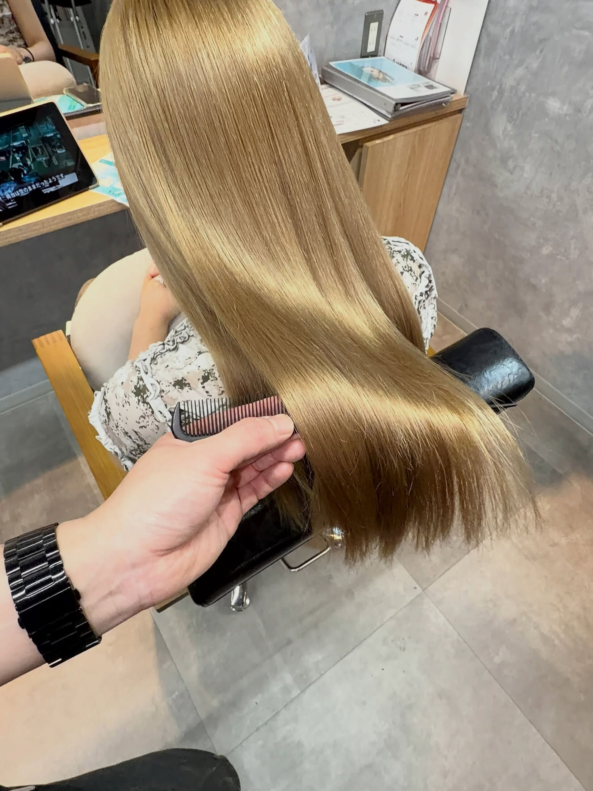 ブリーチで叶える艶髪髪質改善ストレート
